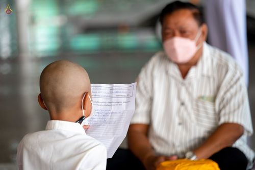 ภาพ No.44250:ประมวลภาพพิธีเวียนประทักษิณ, พิธีวันทาพระมหาธรรมกายเจดีย์ และพิธีขอขมารับผ้าไตร โครงการบวชภาคฤดูร้อน พ.ศ. 2565