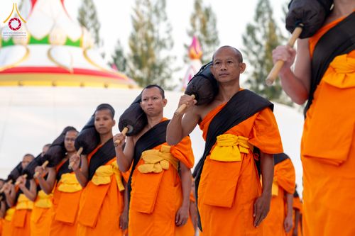 ภาพ No.290642:วันที่ 8 มกราคม พ.ศ. 2569 พระธรรมยาตราปฏิบัติธรรม และถ่ายภาพหมู่ประวัติศาสตร์ ในโครงการธรรมยาตรา กตัญญูบูชามหาปูชนียาจารย์ พระมงคลเทพมุนี(สด จนฺทสโร) พระผู้ปราบมาร อนุสรณ์สถาน 7 แห่ง ปีที่ 14 ณ อนุสรณ์สถานคลองบางนางแท่น อ.สามพราน จ.นครปฐม