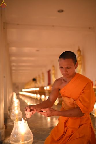 ภาพ No.294066:วันที่ 13 มกราคม พ.ศ. 2569 พิธีจุดประทีปถวายเป็นพุทธบูชา และบูชาธรรมมหาปูชนียาจารย์  (ภาพชุดที่ 2) ณ วัดสองพี่น้อง ต.ต้นตาล อ.สองพี่น้อง จ.สุพรรณบุรี ในโครงการธรรมยาตรา กตัญญูบูชา มหาปูชนียาจารย์ พระมงคลเทพมุนี(สด จนฺทสโร) พระผู้ปราบมาร อนุสรณ์สถาน 7 แห่