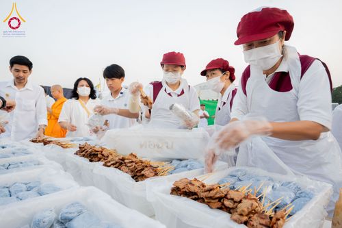 ภาพ No.296684:วันที่ 18 มกราคม พ.ศ. 2569 พิธีถวายภัตตาหารเป็นสังฆทาน แด่พระธรรมยาตรา ณ วัดโบสถ์บน ต.บางคูเวียง จ.นนทบุรี อนุสรณ์สถานลำดับที่ 4 สถานที่เกิดด้วยกายธรรม ในโครงการธรรมยาตรา กตัญญูบูชา มหาปูชนียาจารย์ พระมงคลเทพมุนี(สด จนฺทสโร) พระผู้ปราบมาร อนุสรณ์สถาน 7 แ