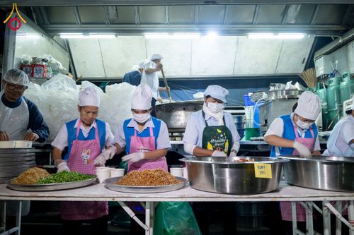 ภาพ No.292494:วันที่ 12 มกราคม พ.ศ. 2569 พิธีถวายภัตตาหารเป็นสังฆทาน แด่พระธรรมยาตรา ณ อนุสรณ์สถานมหาวิหารพระมงคลเทพมุนี (โลตัสแลนด์) อ.สองพี่น้อง จ.สุพรรณบุรี ในโครงการธรรมยาตรา กตัญญูบูชา มหาปูชนียาจารย์ พระมงคลเทพมุนี(สด จนฺทสโร) พระผู้ปราบมาร อนุสรณ์สถาน 7 แห่ง ปี