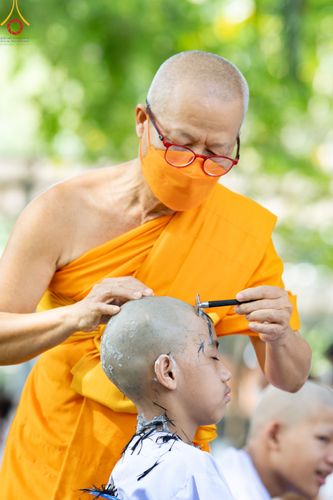 ภาพ No.79276:พิธีตัดปอยผม พิธีขอขมา มอบบาตร-ผ้าไตรนาคธรรมทายาท ในโครงการบรรพชาฟื้นฟูพระพุทธศาสนาทั่วไทย ณ ศูนย์อบรมเยาวชนนครปฐม วันเสาร์ที่ 1 เมษายน พ.ศ.2566