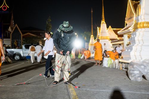 ภาพ No.117188:V.16 เป็นทีม การเตรียมงาน เก็บงาน การรับบุญของเจ้าหน้าที่หน่วยงานต่างๆ เพื่อโครงการธรรมยาตรา กตัญญูบูชามหาปูชนียาจารย์ พระมงคลเทพมุนี (สด จนฺทสโร) พระผู้ปราบมาร อนุสรณ์สถาน 7 แห่ง ปีที่ 12 ระหว่างวันที่ 2 - 31 มกราคม พ.ศ. 2567