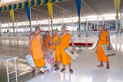 ภาพ No.58462:V.41 เทหมดใจ  ลุยต่อไป ร้อยซาวปี การเตรียมงาน การปฏิบัติงาน และการเก็บงาน ของเจ้าหน้าที่หน่วยงานต่างๆ เพื่อพิธีฉลองอายุวัฒนมงคล 80 ปี หลวงพ่อธัมมชโย และรับถวายมหาสังฆทาน 10,000 กว่าวัดทั่วประเทศ ในวันคุ้มครองโลก จันทร์ที่ 22 เมษายน พ.ศ. 2567