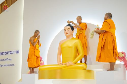 ภาพ No.336255:วันจันทร์ที่ 22 มิถุนายน พ.ศ.2569 พิธีอัญเชิญพระธรรมกาย และบรรจุพระบรมสารีริกธาตุ  ภายในเกศดอกบัวตูม องค์พระประธาน ณ อาคารสมปรารถนา วัดกลางธนรินทร์ ต.บ้านแป้ง อ.พรหมบุรี จ.สิงห์บุรี
