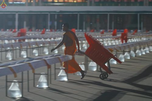 ภาพ No.322053:วันที่ 12 -13 เมษายน พ.ศ.2569 การเตรียมกล่องไทยธรรม + การขนย้ายเก้าอี้ เพื่องานถวายมหาสังฆทาน 40,000 กว่าวัดทั่วประเทศ วันคุ้มครองโลก 22 เมษายน พ.ศ.2569 วัดพระธรรมกาย