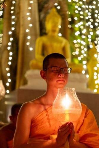 ภาพ No.294152:วันที่ 13 มกราคม พ.ศ. 2569 พิธีจุดประทีปถวายเป็นพุทธบูชา และบูชาธรรมมหาปูชนียาจารย์  (ภาพชุดที่ 2) ณ วัดสองพี่น้อง ต.ต้นตาล อ.สองพี่น้อง จ.สุพรรณบุรี ในโครงการธรรมยาตรา กตัญญูบูชา มหาปูชนียาจารย์ พระมงคลเทพมุนี(สด จนฺทสโร) พระผู้ปราบมาร อนุสรณ์สถาน 7 แห่