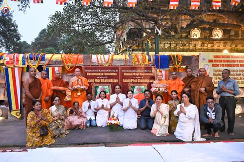 ภาพ No.284092:วันที่ ๔ พฤศจิกายน พุทธศักราช ๒๕๖๘ กฐินสมทบวัดต่างประเทศ โดยคณะศิษยานุศิษย์ บูชาธรรม 81 ปี หลวงพ่อธัมมชโย ณ วัดมหาโพธิ์ เมืองพุทธคยา ประเทศอินเดีย