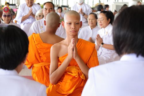 ภาพ No.319603:วันเสาร์ที่ 4 เมษายน พ.ศ.2569 พิธีขอขมา มอบผ้าไตร และถวายบาตรแด่นาคธรรมทายาท ในโครงการบรรพชาสามเณรฟื้นฟูพระพุทธศาสนาทั่วไทย โครงการหน่อแก้วเปรียญธรรม รุ่นที่ 14 โครงการสามเณรยุวธรรมทายาท รุ่นที่ 34 โครงการสามเณรมัชฌิมธรรมทายาท รุ่นที่ 30 ณ สภาธรรมกายสากล