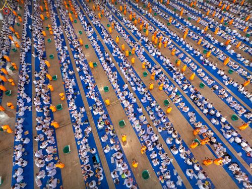 ภาพ No.318178:วันอาทิตย์ต้นเดือนที่ 5 เมษายน พ.ศ.2569 พิธีตักบาตร ณ บ้านแก้วเรือนทองคุณยายอาจารย์ฯ วัดพระธรรมกาย