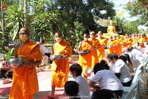 ภาพ No.40982:พิธีตัดปอยผม ปลงผม ขอขมารับผ้าไตรและพิธีบรรพชา ในโครงการอุปสมบท บูชาธรรมมหาปูชนียาจารย์ ประจำปี 2564 ชุดที่ 18