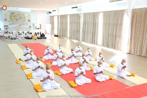 ภาพ No.40720:พิธีตัดปอยผม ปลงผม ขอขมารับผ้าไตรและพิธีบรรพชา ในโครงการอุปสมบท บูชาธรรมมหาปูชนียาจารย์ ประจำปี 2564 ชุดที่ 15