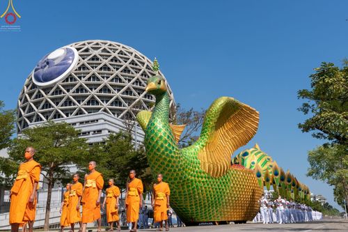 ภาพ No.42706:พิธีอัญเชิญมยุรนาวากาศ ประดิษฐาน ณ อาคาร 100 ปี เนื่องในวันคล้ายวันเกิด ครบ 113 ปี คุณยายอาจารย์มหารัตนอุบาสิกาจันทร์ ขนนกยูง