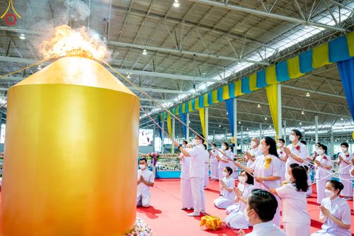 ภาพ No.52345:ประมวลภาพพิธีบูชาข้าวพระ (วันอาทิตย์ต้นเดือนตุลาคม) ณ วัดพระธรรมกาย จ.ปทุมธานี 