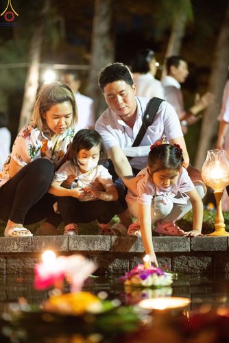 ภาพ No.55395:ประมวลภาพพิธีลอยกระทงธรรม ณ วัดพระธรรมกาย (วันที่ 8 พฤศจิกายน พ.ศ. 2565)