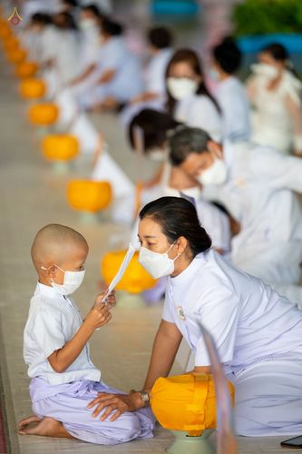 ภาพ No.44252:ประมวลภาพพิธีเวียนประทักษิณ, พิธีวันทาพระมหาธรรมกายเจดีย์ และพิธีขอขมารับผ้าไตร โครงการบวชภาคฤดูร้อน พ.ศ. 2565