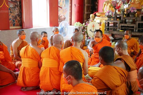 ภาพ No.40566:พิธีตัดปอยผม ปลงผม ขอขมารับผ้าไตรและพิธีบรรพชา ในโครงการอุปสมบท บูชาธรรมมหาปูชนียาจารย์ ประจำปี 2564 ชุดที่ 14