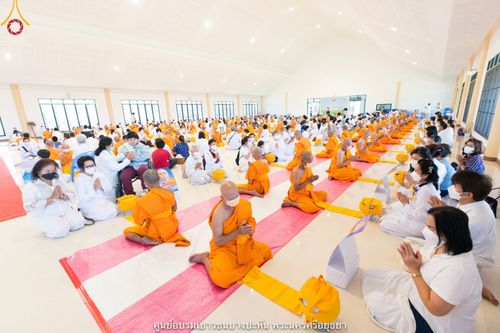 ภาพ No.40818:พิธีตัดปอยผม ปลงผม ขอขมารับผ้าไตรและพิธีบรรพชา ในโครงการอุปสมบท บูชาธรรมมหาปูชนียาจารย์ ประจำปี 2564 ชุดที่ 16