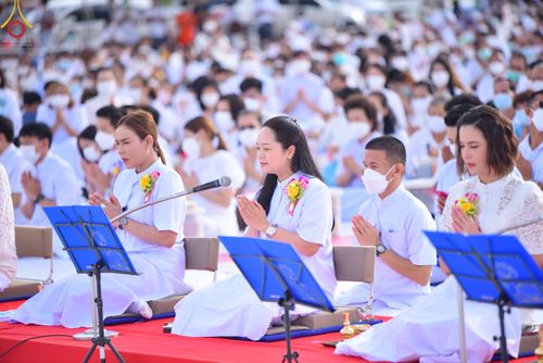 ภาพ No.49527:ประมวลภาพพิธีตักบาตรพระสงฆ์ 1,091 รูป เนื่องในวันแม่แห่งชาติ ณ ตลาดจัมโบ้ ชุดที่ 1