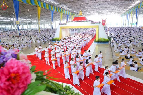 ภาพ No.52462:ประมวลภาพวันคล้ายวันเกิดครบรอบ 138 ปี พระมงคลเทพมุนี (สด จนฺทสโร) พระผู้ปราบมาร ชุดที่ 1