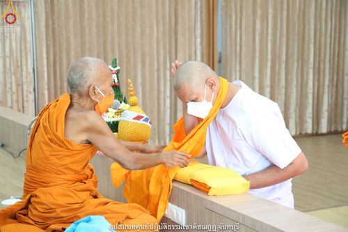 ภาพ No.40726:พิธีตัดปอยผม ปลงผม ขอขมารับผ้าไตรและพิธีบรรพชา ในโครงการอุปสมบท บูชาธรรมมหาปูชนียาจารย์ ประจำปี 2564 ชุดที่ 15