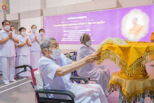 ภาพ No.48540:ประมวลภาพพิธีรับร่างนักสร้างบารมี พระเดชพระคุณพระสุธรรมญาณวิเทศ วิ. (สุธรรม สุธมฺโม)