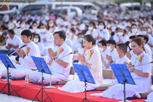 ภาพ No.49528:ประมวลภาพพิธีตักบาตรพระสงฆ์ 1,091 รูป เนื่องในวันแม่แห่งชาติ ณ ตลาดจัมโบ้ ชุดที่ 1