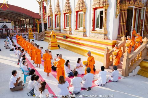 ภาพ No.40397:พิธีตัดปอยผม ปลงผม ขอขมารับผ้าไตรและพิธีบรรพชา ในโครงการอุปสมบท บูชาธรรมมหาปูชนียาจารย์ ประจำปี 2564 ชุดที่ 12