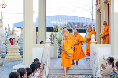 ภาพ No.40908:พิธีตัดปอยผม ปลงผม ขอขมารับผ้าไตรและพิธีบรรพชา ในโครงการอุปสมบท บูชาธรรมมหาปูชนียาจารย์ ประจำปี 2564 ชุดที่ 17