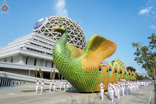 ภาพ No.43266:พิธีอัญเชิญมยุรนาวากาศ บูชาธรรมมหาปูชนียาจารย์ วันพฤหัสบดีที่ 3 กุมภาพันธ์ พ.ศ. 2565