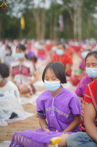 ภาพ No.50670:ประมวลภาพพิธีตักบาตร ณ วัดแม่แพ จ.แม่ฮ่องสอน เนื่องในวันธรรมชัย