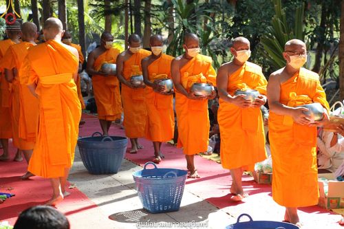 ภาพ No.40980:พิธีตัดปอยผม ปลงผม ขอขมารับผ้าไตรและพิธีบรรพชา ในโครงการอุปสมบท บูชาธรรมมหาปูชนียาจารย์ ประจำปี 2564 ชุดที่ 18