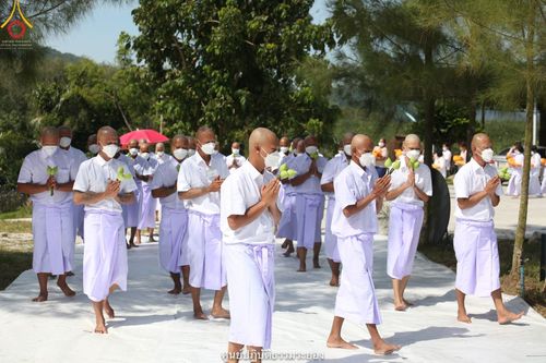 ภาพ No.39520:พิธีตัดปอยผม ปลงผม ขอขมารับผ้าไตรและพิธีบรรพชา ในโครงการอุปสมบท บูชาธรรมมหาปูชนียาจารย์ ประจำปี 2564  ชุดที่ 2