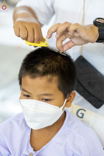 ภาพ No.78729:พิธีปลงผมนาคธรรมทายาท โครงการอบรมยุวธรรมทายาท มัชฌิมธรรมทายาท และธรรมทายาทรุ่นอุดมศึกษา ณ สภาธรรมกายสากล วัดพระธรรมกาย วันเสาร์ที่ 1 เมษายน พ.ศ. 2566