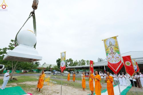 ภาพ No.83300:พิธีถวายสังฆทานคณะสงฆ์ 85 รูป  และพิธีทอดผ้าป่ายกช่อฟ้าดวงแก้ว มหาวิหารหลวงปู่  วันอาทิตย์ที่ 18 มิถุนายน 2566 ณ ศูนย์ปฏิบัติธรรมภาคใต้ อ.บางกล่ำ จ.สงขลา