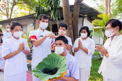 ภาพ No.78638:พิธีตัดปอยผมและปลงผมนาคธรรมทายาท  โครงการบรรพชาและอุปสมบทหมู่ วันคุ้มครองโลก วันที่ 26 มีนาคม พ.ศ.2566 ณ หมู่บ้านบรรลุธรรม วัดพระธรรมกาย