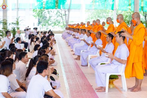 ภาพ No.83569:พิธีตัดปอยผมและปลงผม ในโครงการบรรพชาอุปสมบทหมู่ ธรรมทายาทรุ่นเข้าพรรษา ณ วัดพระธรรมกาย วันอาทิตย์ที่ 16 กรกฎาคม พ.ศ.2566