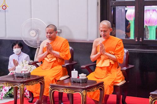 ภาพ No.78574:พิธีต้อนรับสัญญาบัตร พัดยศ ผ้าไตรและถวายมุทิตาสักการะฯ พระครูสิทธิรัตนวิเทศ และ พระครูวิเทศสันติคุณ วันอังคารที่ 28 มีนาคม พ.ศ. 2566 ณ อุโบสถวัดพระธรรมกาย