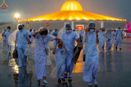 ภาพ No.52585:ประมวลภาพวันคล้ายวันเกิดครบรอบ 138 ปี พระมงคลเทพมุนี (สด จนฺทสโร) พระผู้ปราบมาร ชุดที่ 2