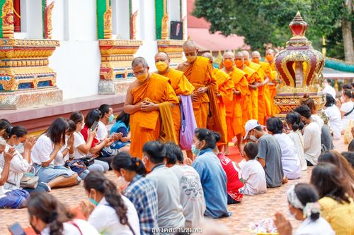 ภาพ No.39838:พิธีตัดปอยผม ปลงผม ขอขมารับผ้าไตรและพิธีบรรพชา ในโครงการอุปสมบท บูชาธรรมมหาปูชนียาจารย์ ประจำปี 2564 ชุดที่ 6