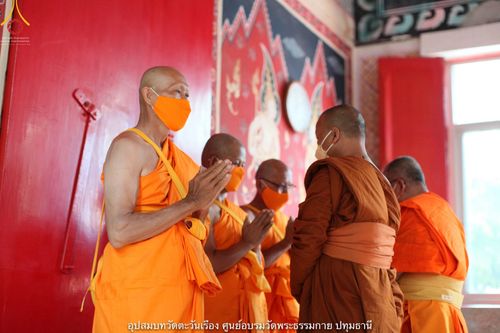 ภาพ No.40554:พิธีตัดปอยผม ปลงผม ขอขมารับผ้าไตรและพิธีบรรพชา ในโครงการอุปสมบท บูชาธรรมมหาปูชนียาจารย์ ประจำปี 2564 ชุดที่ 14