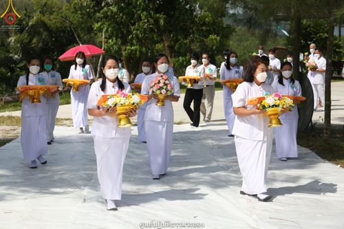 ภาพ No.39525:พิธีตัดปอยผม ปลงผม ขอขมารับผ้าไตรและพิธีบรรพชา ในโครงการอุปสมบท บูชาธรรมมหาปูชนียาจารย์ ประจำปี 2564  ชุดที่ 2