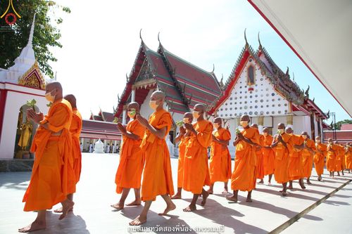 ภาพ No.40056:พิธีตัดปอยผม ปลงผม ขอขมารับผ้าไตรและพิธีบรรพชา ในโครงการอุปสมบท บูชาธรรมมหาปูชนียาจารย์ ประจำปี 2564 ชุดที่ 8