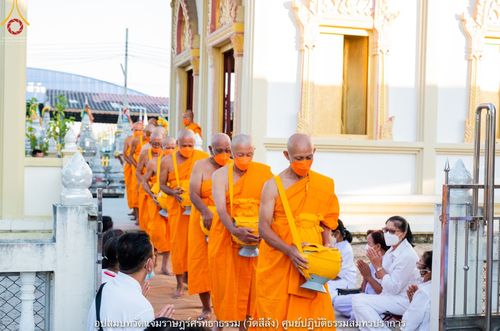 ภาพ No.40904:พิธีตัดปอยผม ปลงผม ขอขมารับผ้าไตรและพิธีบรรพชา ในโครงการอุปสมบท บูชาธรรมมหาปูชนียาจารย์ ประจำปี 2564 ชุดที่ 17