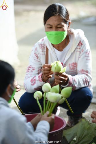 ภาพ No.40136:พิธีตัดปอยผม ปลงผม ขอขมารับผ้าไตรและพิธีบรรพชา ในโครงการอุปสมบท บูชาธรรมมหาปูชนียาจารย์ ประจำปี 2564 ชุดที่ 9