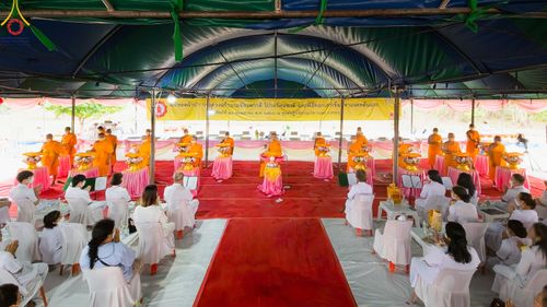 ภาพ No.81408:พิธีทอดผ้าป่า วางดวงแก้วบรมจักรพรรดิ  โปรยรัตนชาติ และพิธีตอกเสาเข็มมงคลต้นแรก อาคาร 80 ปี หลวงพ่อธัมมชโย ณ ศูนย์ปฏิบัติธรรมวิหารแดง อำเภอวิหารแดง จังหวัดสระบุรี วันอาทิตย์ที่ 28 พฤษภาคม พ.ศ.2566