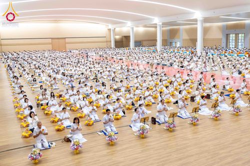 ภาพ No.310626:วันอาทิตย์ที่ 22 กุมภาพันธ์ พ.ศ. 2569 พิธีถวายโคมมาฆประทีป ณ ห้องแก้วสารพัดนึก 2 วัดพระธรรมกาย จ.ปทุมธานี