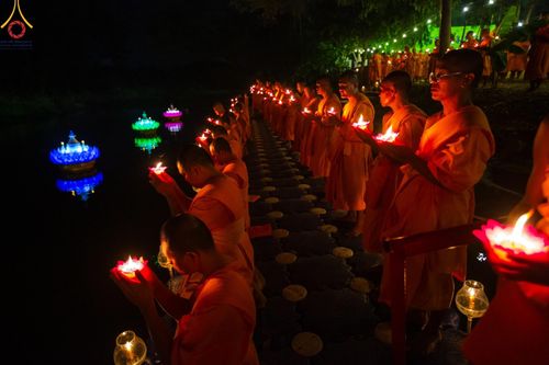 ภาพ No.192844:พิธีจุดประทีปถวายเป็นพุทธบูชา และบูชาธรรมมหาปูชนียาจารย์ ณ อนุสรณ์สถานคลองบางนางแท่น อ.สามพราน จ.นครปฐม ในโครงการธรรมยาตรา กตัญญูบูชา มหาปูชนียาจารย์ พระมงคลเทพมุนี(สด จนฺทสโร) พระผู้ปราบมาร อนุสรณ์สถาน 7 แห่ง ปีที่ 13 วันที่ 10 มกราคม พ.ศ. 2568