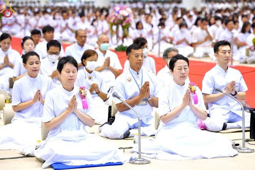 ภาพ No.136772:พิธีตักบาตร พิธีบูชาข้าวพระ ในวันอาทิตย์ต้นเดือนที่ 5 พฤษภาคม พ.ศ. 2567 ณ วัดพระธรรมกาย จ.ปทุมธานี