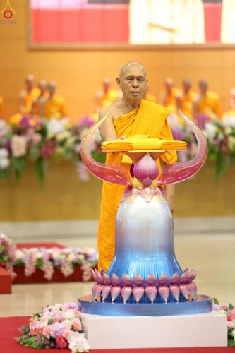 ภาพ No.240900:วันพุธที่ 27 สิงหาคม พ.ศ. 2568 พิธีทอดผ้าป่าเพื่อสร้างอาคาร  82 ปี หลวงพ่อธัมมชโย สมทบกฐินวัดพระธรรมกาย และกฐิน 30,000 วัดทั่วประเทศ ครั้งที่ 1